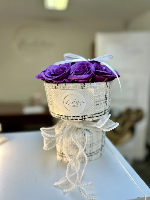 Buchet Love in Bloom-purple