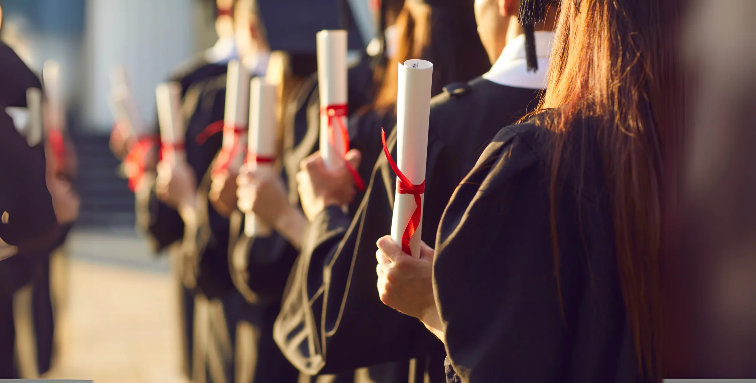 Cum să surprinzi un absolvent universitar cu un cadou memorabil_result