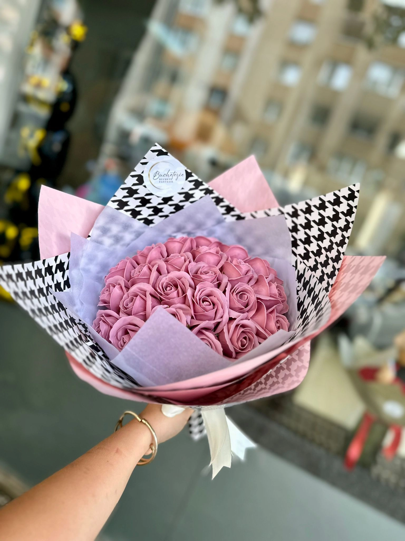 Buchet Breakfast at Tiffany's - imagine 2